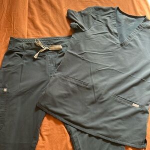 Figs Scrub Set - Casma 3 pocket top M & Kade Cargo scrub pant (M regular)